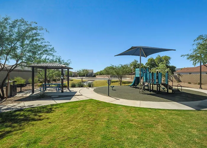 Desert Chic Oasis Near Stadium Bbq *