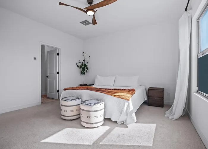 Desert Chic Oasis Near Stadium Bbq Holiday home *